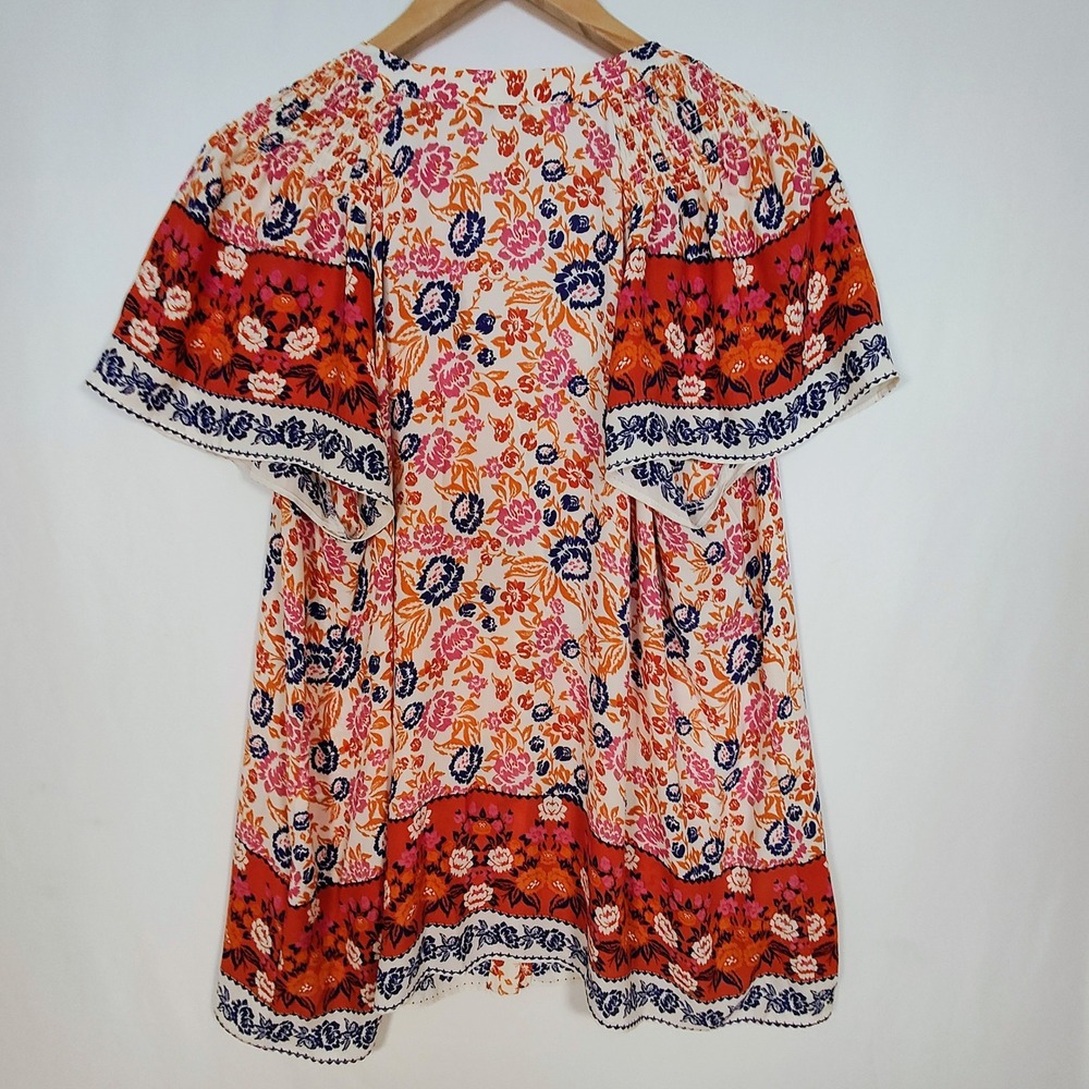 Rose + Olive Women's 1X Floral Short Sleeve Hidden Button V-Neck Smocked Blouse - Picture 10 of 12